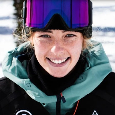 Zoi Sadowski-Synnott Donates Olympic Gold Snowboard To Fundraiser For New Zealand Snow Sports Athletes