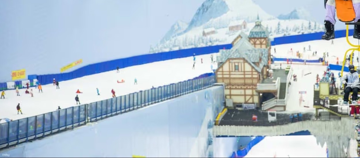 Green Electricity Illuminates Indoor Ski Resort in Central China