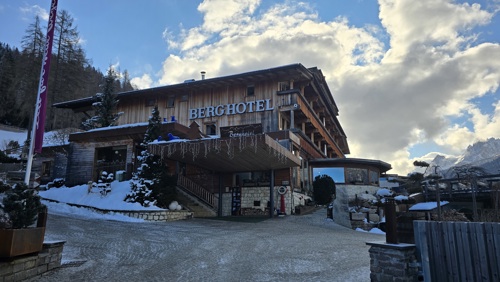 Berg Hotel Sesto 3 Zinnen.jpg